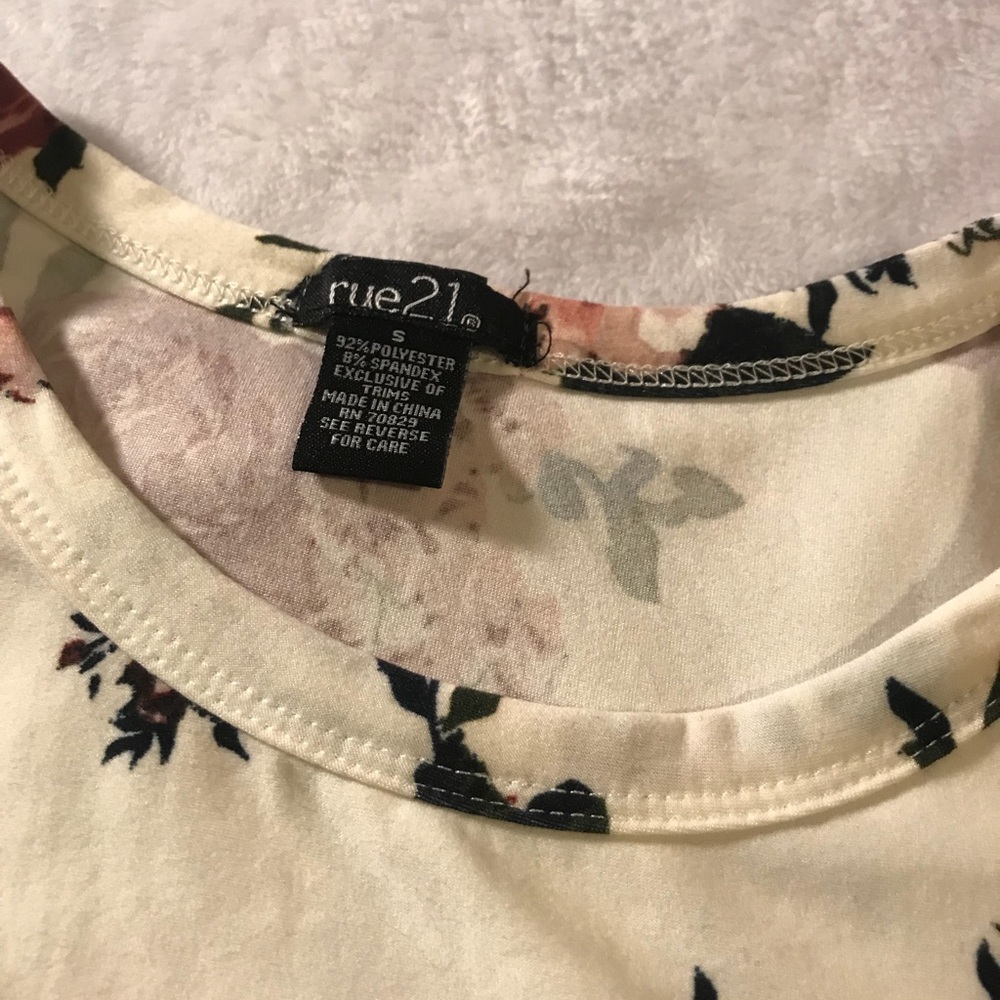 🚨🚨SOLD🚨🚨 BUNDLE of 3 Rue21 dressy tanks - Picture 4 of 6